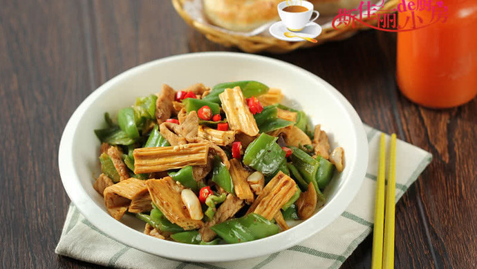 Stir-Fried Pork Slices with Green Peppers and Yuba